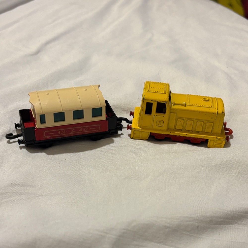 Matchbox Superfast No. 24 Diesel Shunter Loco Train a No. 44 Passenger Coach